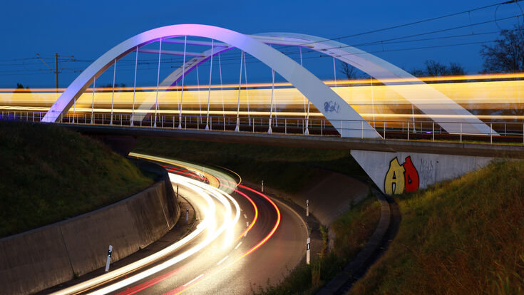 © Markus Mainka - stock.adobe.com stadtbahn straßenbahn stuttgart ostfildern brücke bahn nacht scharnhauser park bahnen bewegen bewegung move motion city light rail rail scharnhausen scharnhauser stadt u-bahn untergrundbahn zug züge metro langzeitbelichtung strassenbahn zuege bruecke transport transportieren verkehr schiene gleis infrastruktur architektur architekt ingenieur beleuchtung leuchten beleuchtet lichter bogen bogenbrücke geschwindigkeit schnell konstruktion nachtaufnahme straße strasse park