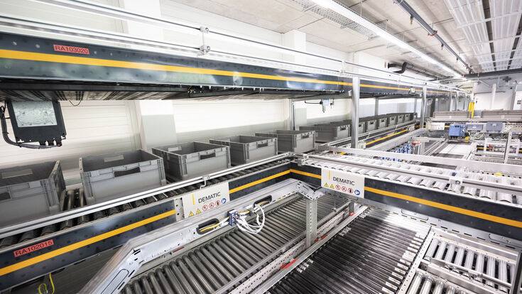 © Dematic / Knud Dobberke ? Multishuttle-System zur Lagerung von 10.000 Tablaren install ? Platzsparende Anlage optimiert den Materialfluss ? Effizienterer Versand und erhöhte Versorgungssicherheit