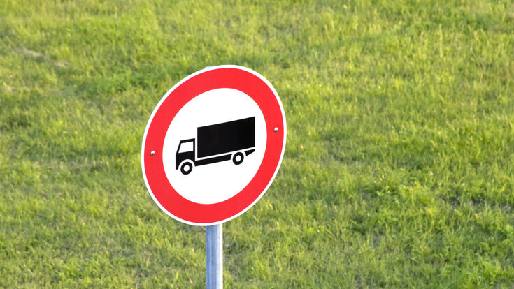 © Sinha - stock.adobe.com achtung gefahr hinweis schild symbol verbot verboten Verbote Verbotsschild vorsicht warnung zeichen Einfahrt verboten LKW LKW verboten Gras grün untersagt zufahrt verboten Wiese Durchfahrt Hinweis Straßenverkehrsordnung Straßenverkehr Fahrverbot Lastkraftwagen Zufahrt verboten Lastwagen keine durchfahrt verbotsschild einfahrt verboten achtung schild verbot verboten verbote lkw lkw verboten zufahrt verboten straßenverkehrsordnung straßenverkehr fahrverbot lastkraftwagen keine durchfahrt gefahr hinweis symbol vorsicht warnung zeichen gras grün untersagt wiese durchfahrt lastwagen