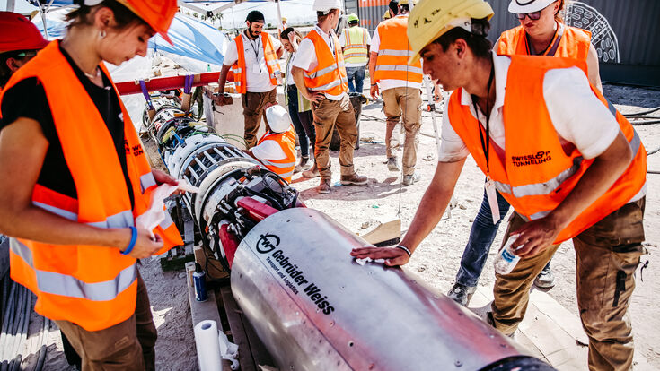 © Gebrüder Weiss Studierenden-Team bei einer Hyperloop-Challenge