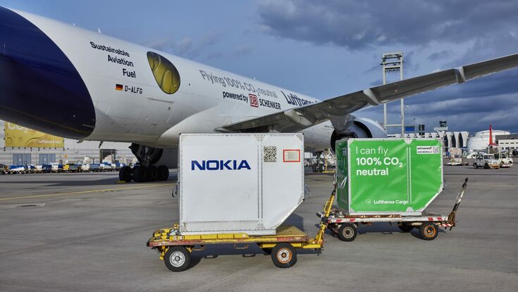 © DB Schenker / Lufthansa Cargo Nokia-Container bei Lufthansa-Frachtflugzeug