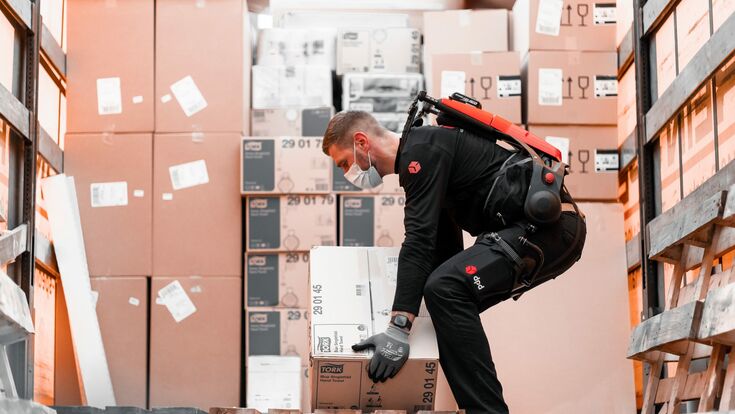 © DPD Einsatz eines Exoskeletts bei DPD
