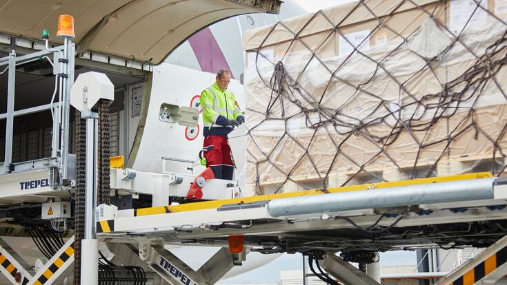 © OLIVER ROESLER Swissport Luftfracht Ladung