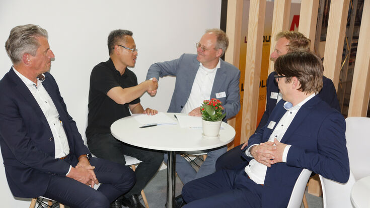 © Reesink Logistik Solutions Vertragsunterzeichnung Partnerschaft Geek+ und Reesink