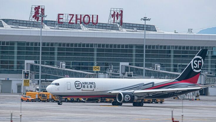 © Xinhua/Xiao Yijiu Erster reiner Frachtflughafen in Asien